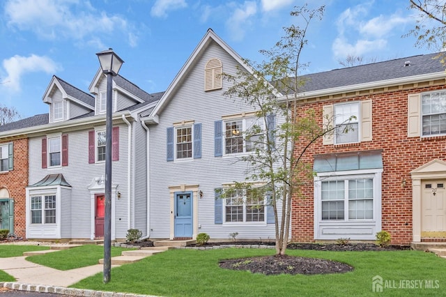 19 Albury Way N, Brunswick, NJ 08902 - view of property featuring a front yard