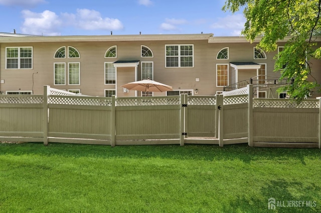 44 Windsong Cir E, Brunswick, NJ 08816 - back of house with a gate