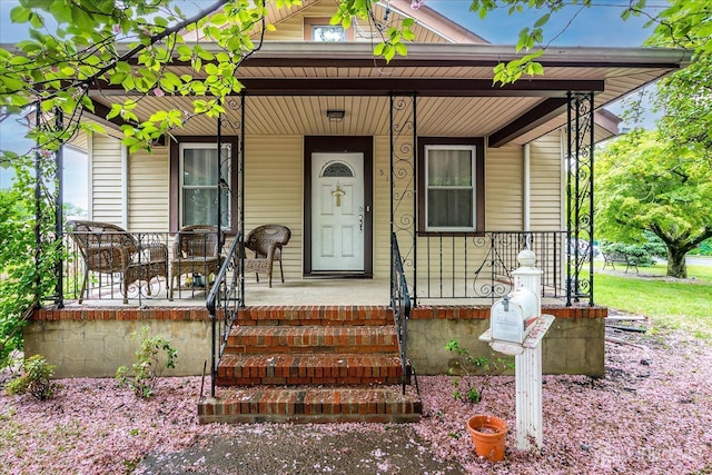 view of front of property featuring covered porch