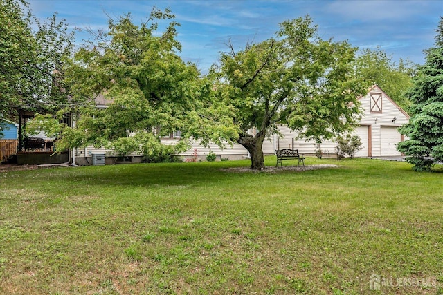 view of grassy yard