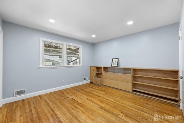 spare room with light wood-style flooring, visible vents, baseboards, and recessed lighting