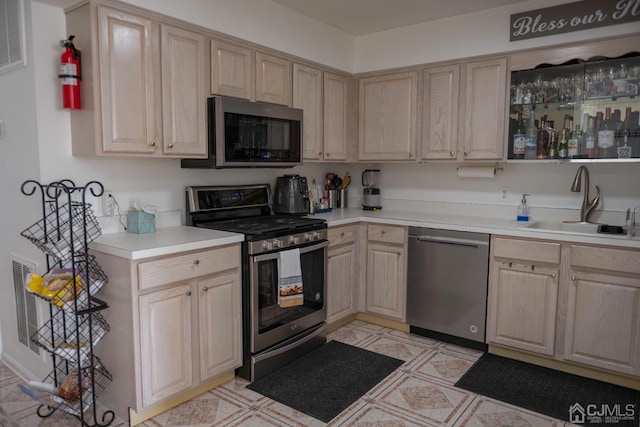 Listing photo 2 for 133 Port Ave, Elizabeth NJ 07206