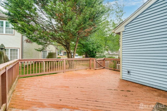 1604 Mulberry Ct, South Brunswick, NJ 08852 - view of wooden terrace
