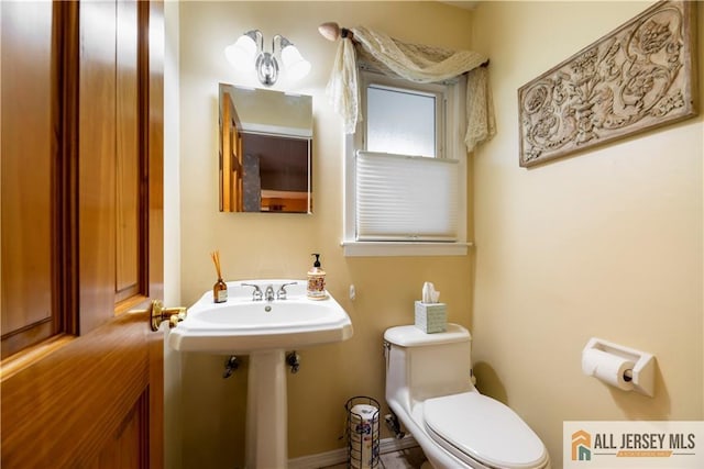 14 Devon Rd, Edison, NJ 08820 - bathroom featuring toilet