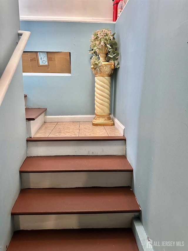 428 Broadhead Pl, Perth Amboy, NJ 08861 - view of stairway