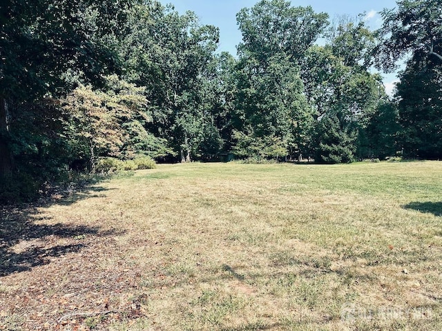 82 Ravine Dr, Colonia, NJ 07067