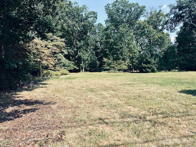 82 Ravine Dr, Colonia, NJ 07067