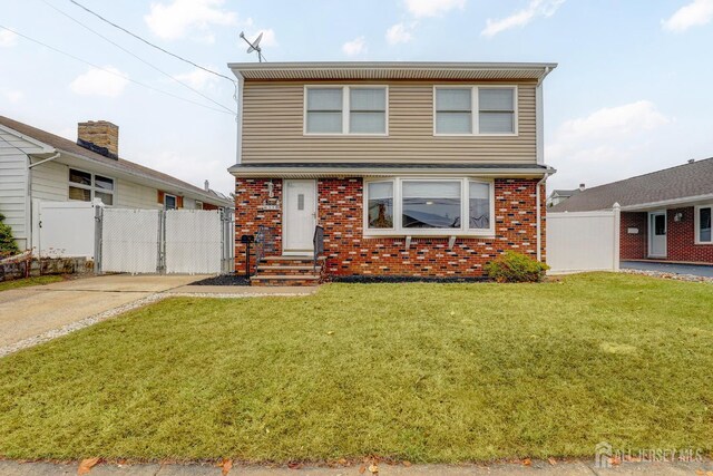 front of property featuring a front yard