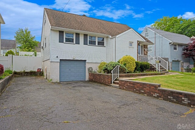 view of front facade featuring a garage