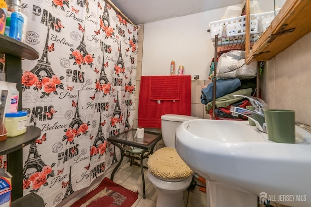 185 Redmond St, New Brunswick, NJ 08901 - full bathroom with toilet, a shower with shower curtain, and tile patterned flooring