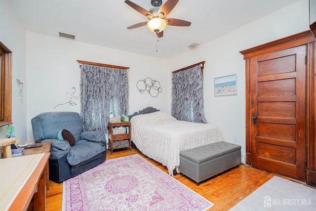 322 2nd St, Middlesex, NJ 08812 - bedroom featuring light wood-type flooring and ceiling fan