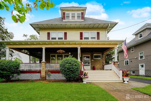 322 2nd St, Middlesex, NJ 08812 - traditional style home with covered porch and a front lawn