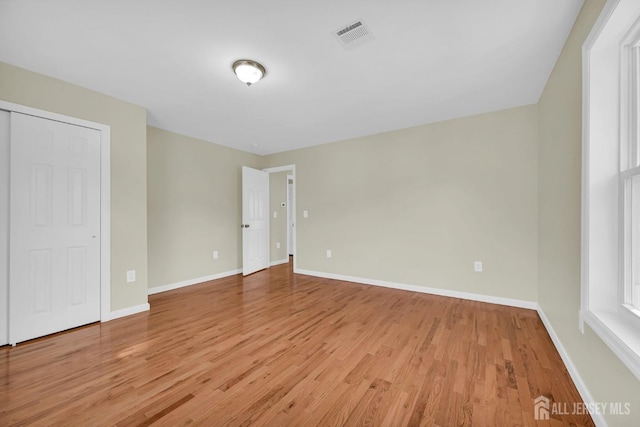 176 Easy St, Edison, NJ 08817 - unfurnished bedroom with light wood-type flooring and baseboards