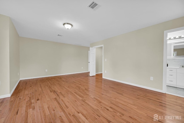 176 Easy St, Edison, NJ 08817 - empty room featuring light wood-type flooring and baseboards