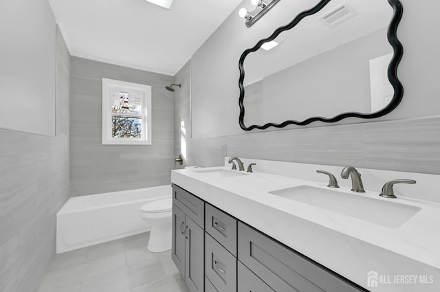 176 Easy St, Edison, NJ 08817 - full bathroom with double vanity, toilet, and washtub / shower combination