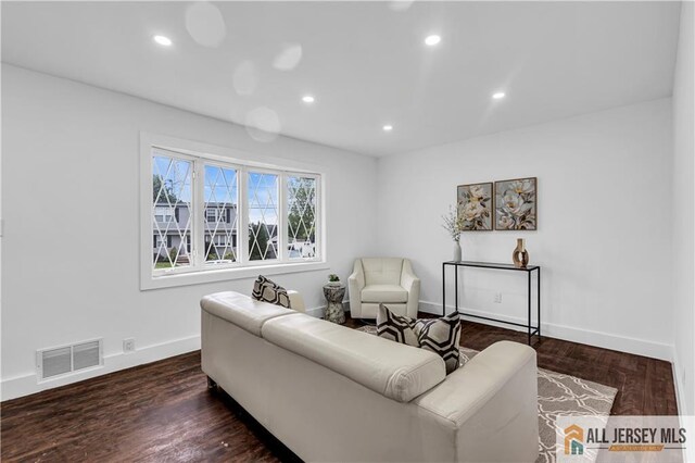 99 Crestview Rd, Fords, NJ 08863 - living room with recessed lighting, baseboards, and wood finished floors