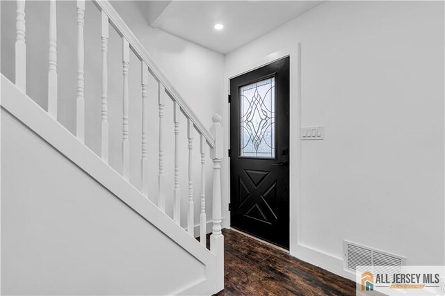 99 Crestview Rd, Fords, NJ 08863 - entryway featuring wood finished floors and recessed lighting