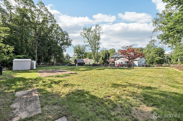 16 Kerschner Ln, East Brunswick, NJ 08816 - view of yard featuring a storage shed