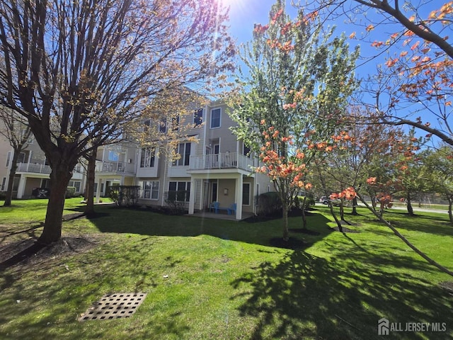 3 Great Beds Way S, Amboy, NJ 08879 - back of property with a yard