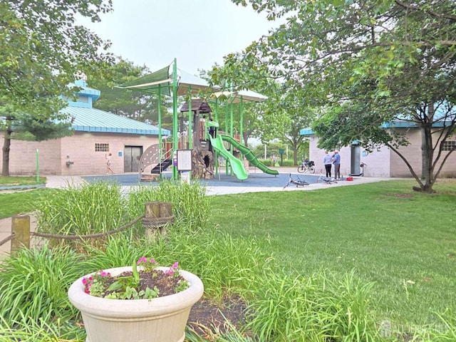 3 Great Beds Way S, Amboy, NJ 08879 - community jungle gym with a yard