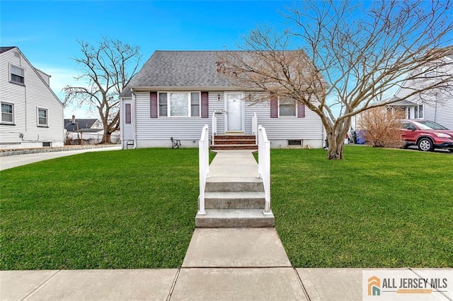 view of front of house featuring a front yard and roof with shingles