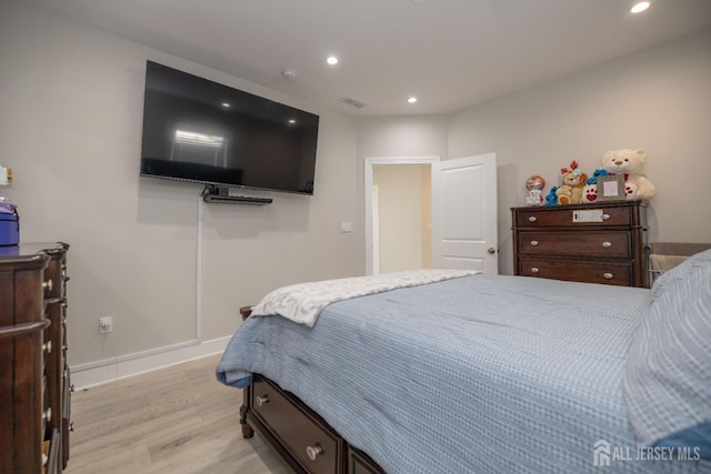 118 Holly St, Port Reading, NJ 07064 - bedroom featuring light wood finished floors, recessed lighting, and baseboards