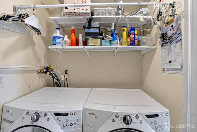 29 Whittney Ct, East Brunswick, NJ 08816 - laundry room with washer and clothes dryer