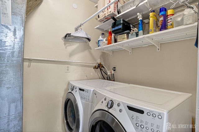 29 Whittney Ct, East Brunswick, NJ 08816 - laundry room featuring washer and clothes dryer