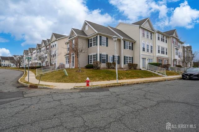 view of front of house featuring a residential view and a front yard