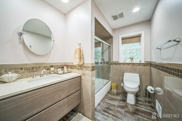 14 Greensview Dr, Scotch Plains, NJ 07076 - full bath featuring tile walls, vanity, enclosed tub / shower combo, and a wainscoted wall