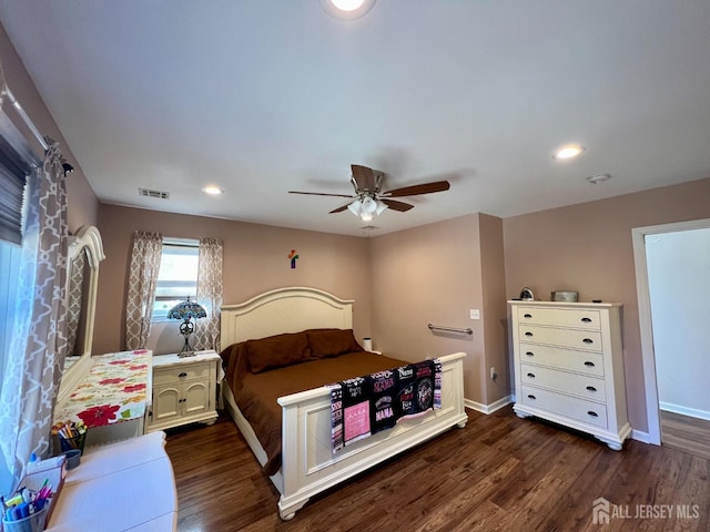bedroom featuring dark wood-type flooring, baseboards, a ceiling fan, and recessed lighting