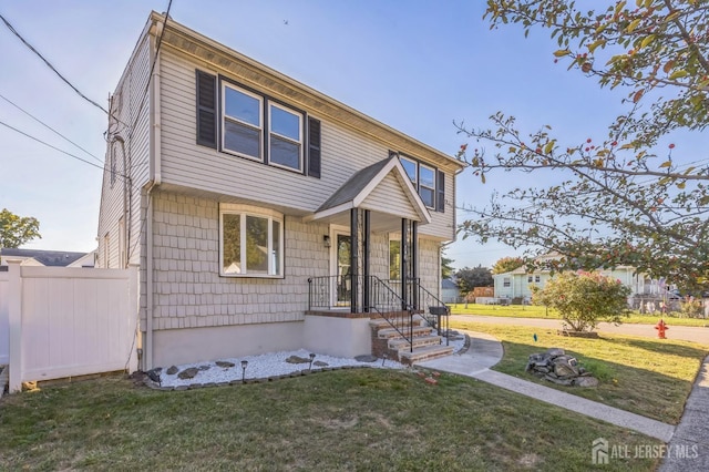 view of front of home featuring a front lawn