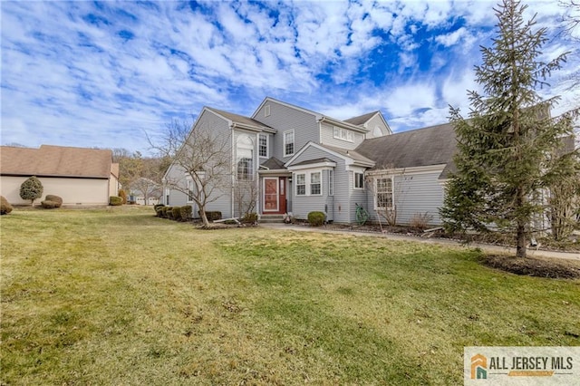 view of front of house featuring a front lawn