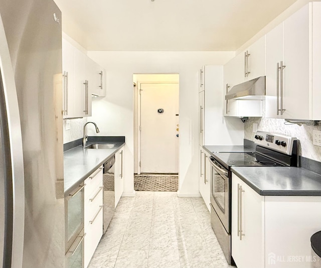54 Amberly Dr Unit A, Manalapan, NJ 07726 - kitchen featuring under cabinet range hood, appliances with stainless steel finishes, a sink, decorative backsplash, and dark countertops