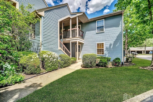 122 Concordia Cir Unit B, Monroe, NJ 08831 - view of front of house featuring a front yard and a balcony