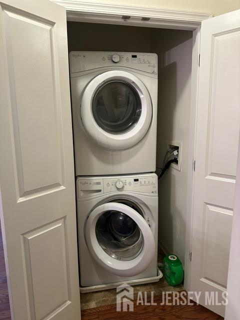 533 E Celebration Way S, Plainfield, NJ 07080 - washroom featuring stacked washing machine and dryer