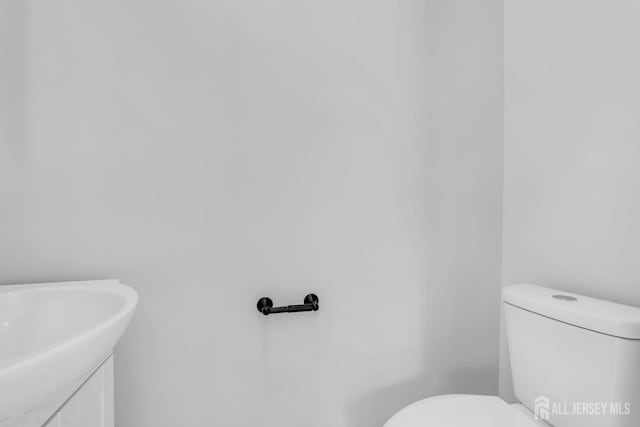 97 Battle Hill Ave, Springfield, NJ 07081 - half bath featuring toilet and vanity