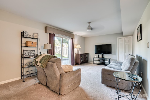 carpeted living room featuring ceiling fan