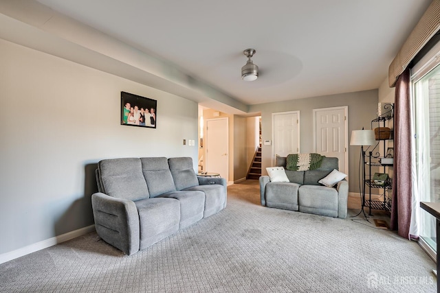 carpeted living room featuring ceiling fan