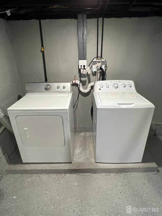 laundry area featuring washing machine and clothes dryer
