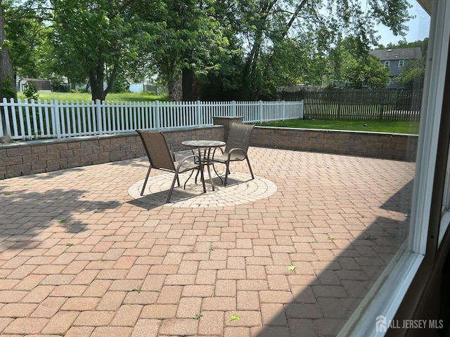 6 Quaker St, Edison, NJ 08820 - fenced backyard featuring a patio area and outdoor dining area