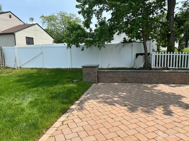 6 Quaker St, Edison, NJ 08820 - fenced backyard with a patio area