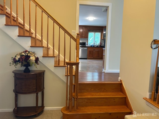 6 Quaker St, Edison, NJ 08820 - staircase with baseboards