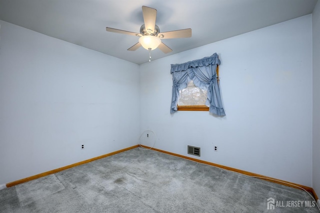 carpeted empty room featuring ceiling fan