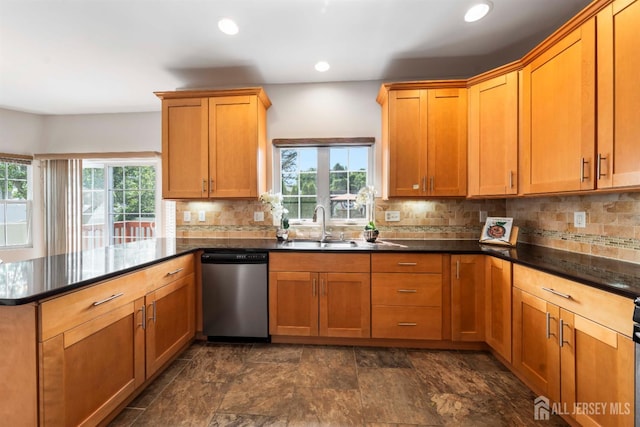 841 Harrell Ave, Woodbridge Proper, NJ 07095 - kitchen with healthy amount of natural light, a peninsula, stainless steel dishwasher, tasteful backsplash, and recessed lighting