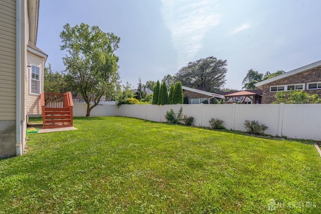 841 Harrell Ave, Woodbridge Proper, NJ 07095 - view of fenced backyard