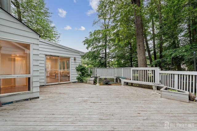 910 Curtis Pl, North Brunswick, NJ 08902 - view of wooden terrace