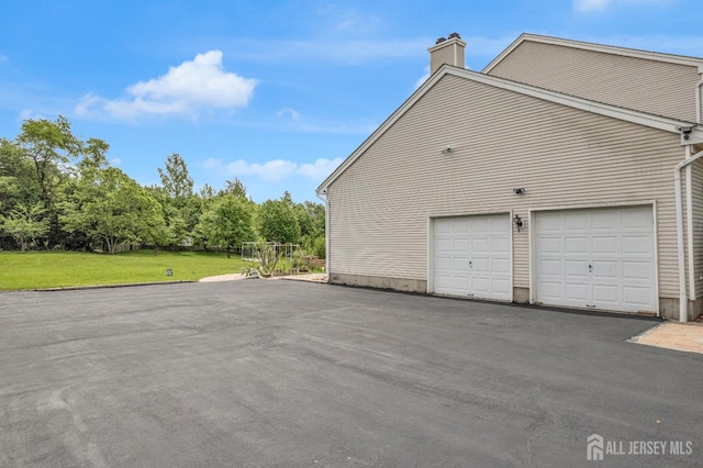 6 Garretson Dr, Franklin, NJ 08823 - view of garage