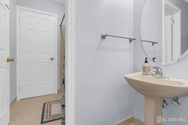 6 Garretson Dr, Franklin, NJ 08823 - bathroom featuring a shower with shower curtain