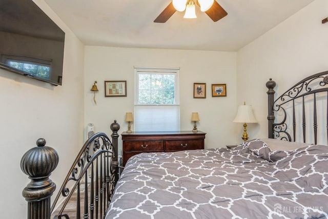 bedroom featuring ceiling fan